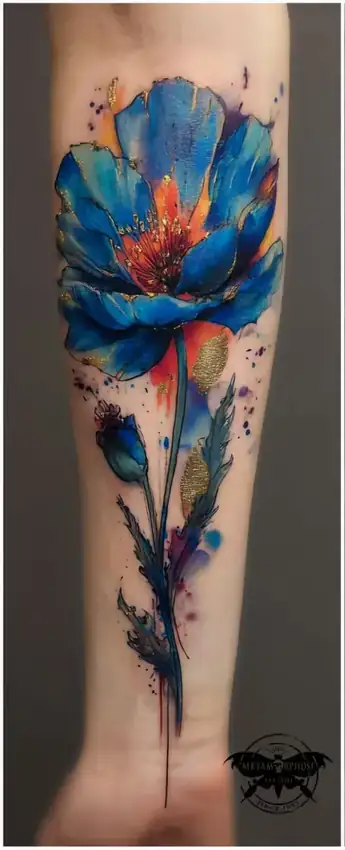 Flash coquelicot bleu et doré sur l'avant-bras par Mich