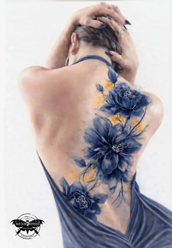 Flash fleurs bleues et touches dorées dans le dos par Mich