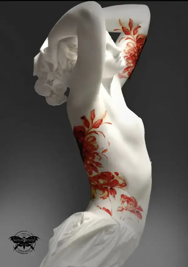 Flash fleurs rouges sur le bras, les côtes et la hanche par Mich