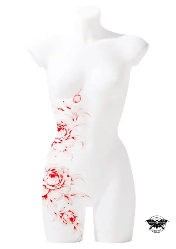 Flash pivoines rouges fine line sur le flanc et la hanche par Mich