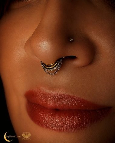 Piercing septum orné de strass
