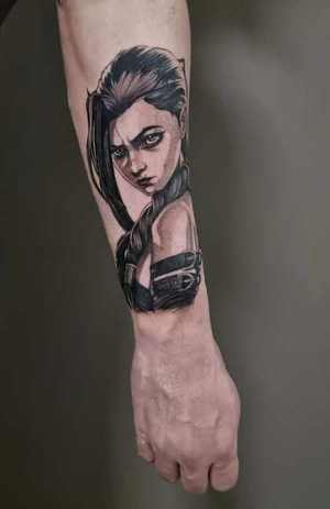 Tatouage portrait femme réaliste noir et gris par Mich