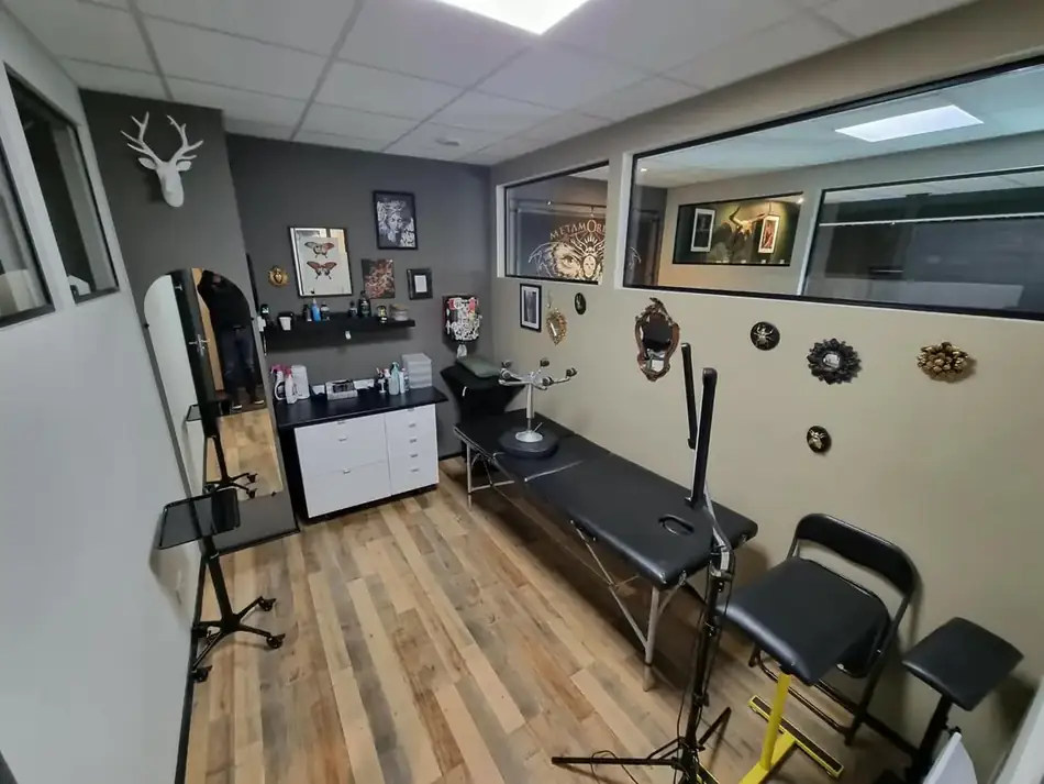 Salle de tatouage du studio Metamorphose